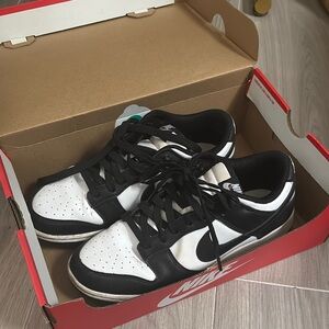 Nike Men's Black and White Sneakers